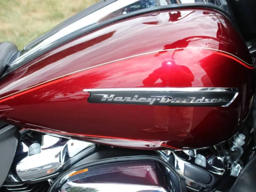 2017 Harley Davidson Road Glide Ultra FLTRU photo 1