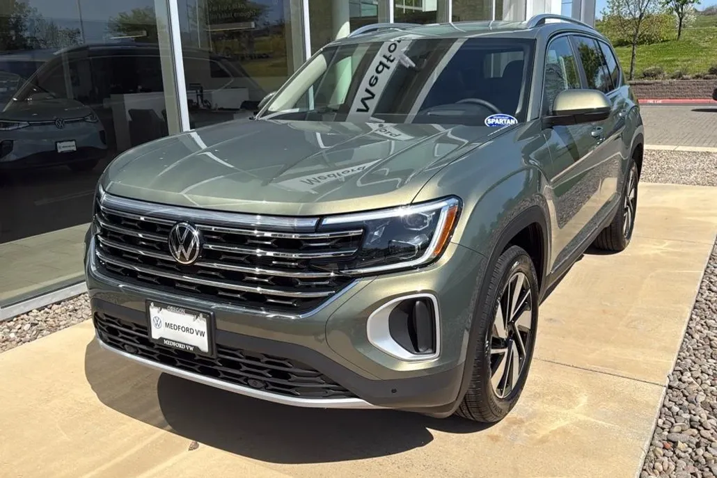 2025 Volkswagen Atlas SEL photo 1