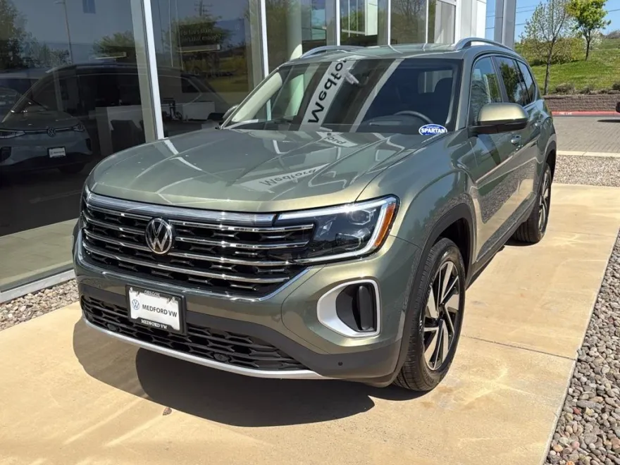 2025 Volkswagen Atlas SEL photo 1