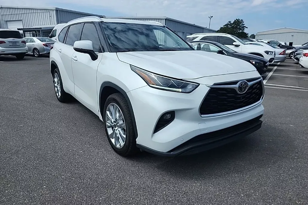 2022 Toyota Highlander Limited photo 1