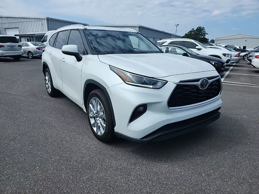 2022 Toyota Highlander Limited photo 1