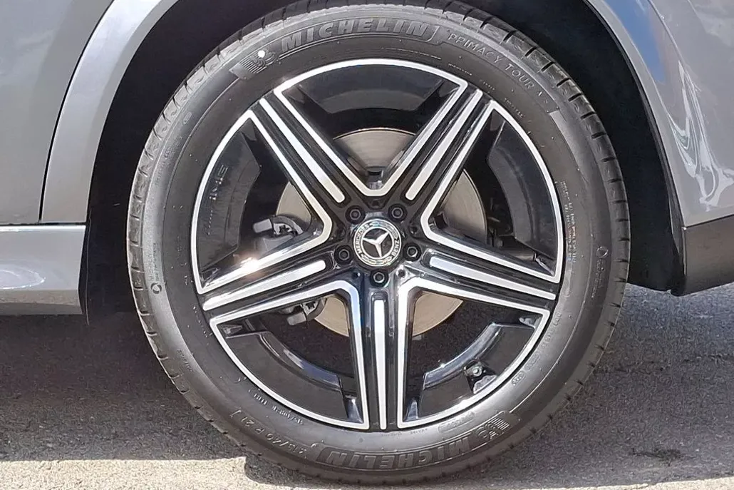 2025 Mercedes Benz GLE 580 4MATIC photo 1