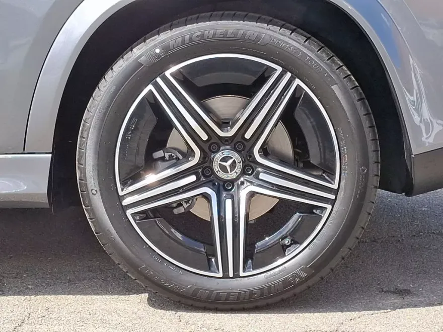 2025 Mercedes Benz GLE 580 4MATIC photo 1
