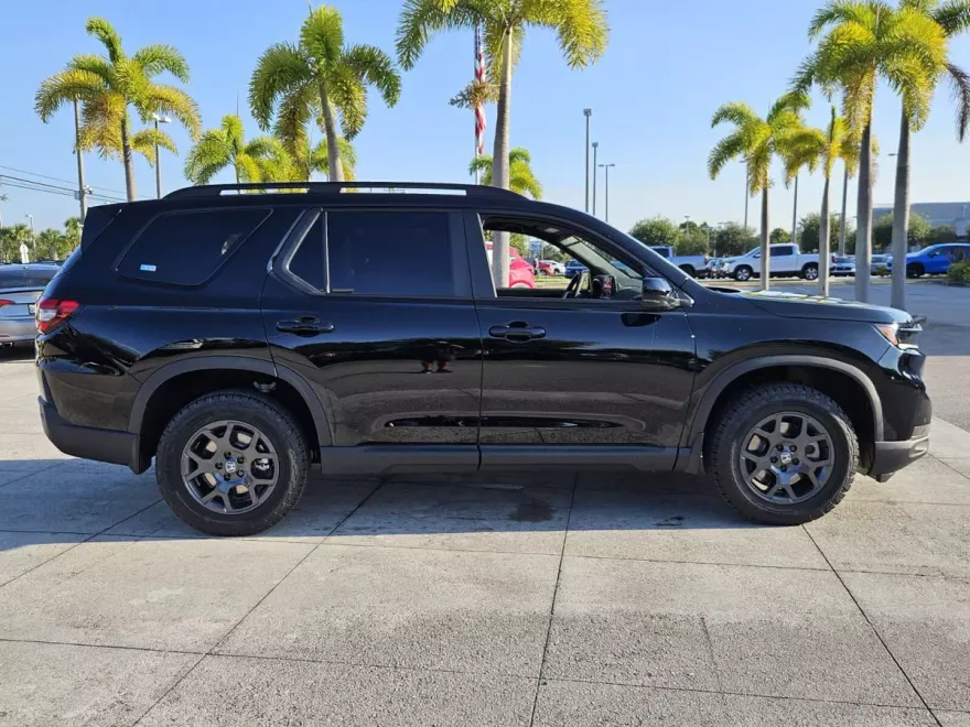 2025 Honda Pilot TrailSport photo 1