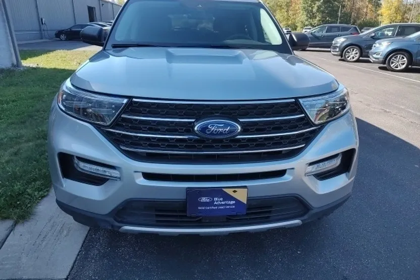 2023 Ford Explorer XLT photo 1