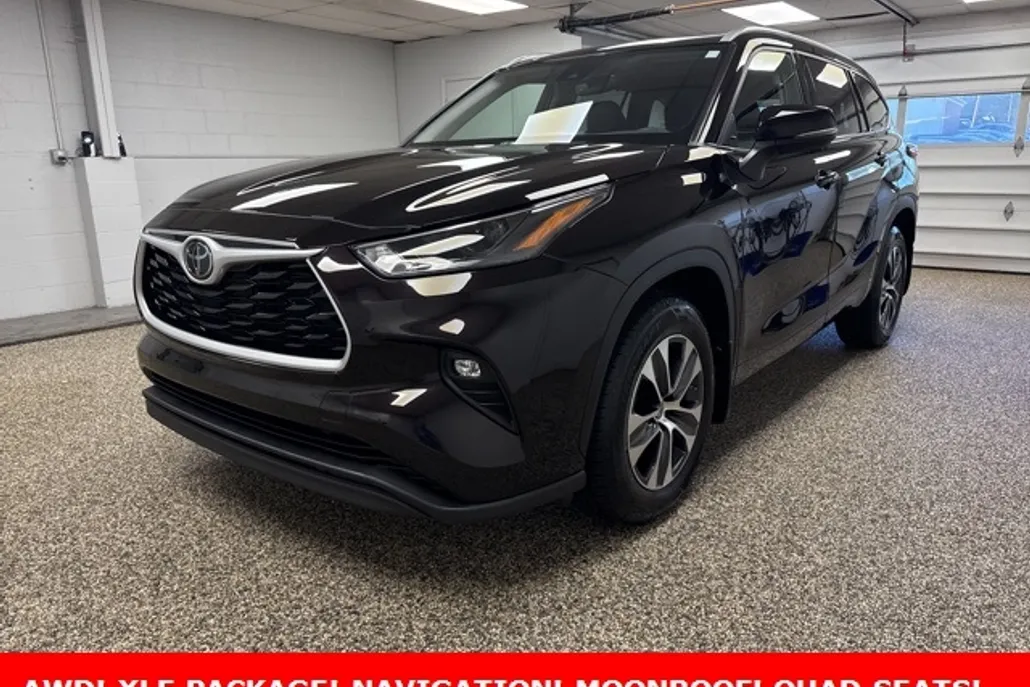 2022 Toyota Highlander XLE photo 1
