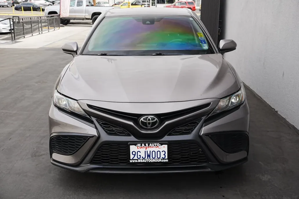 2021 Toyota Camry SE photo 1
