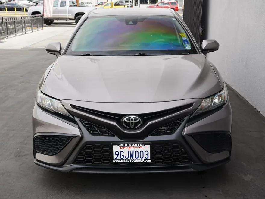 2021 Toyota Camry SE photo 1