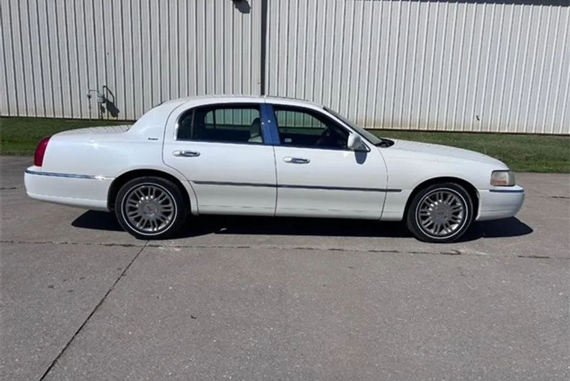 2006 Lincoln Town Car photo 1