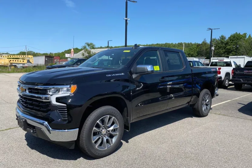 2025 Chevrolet Silverado 1500 LT photo 1