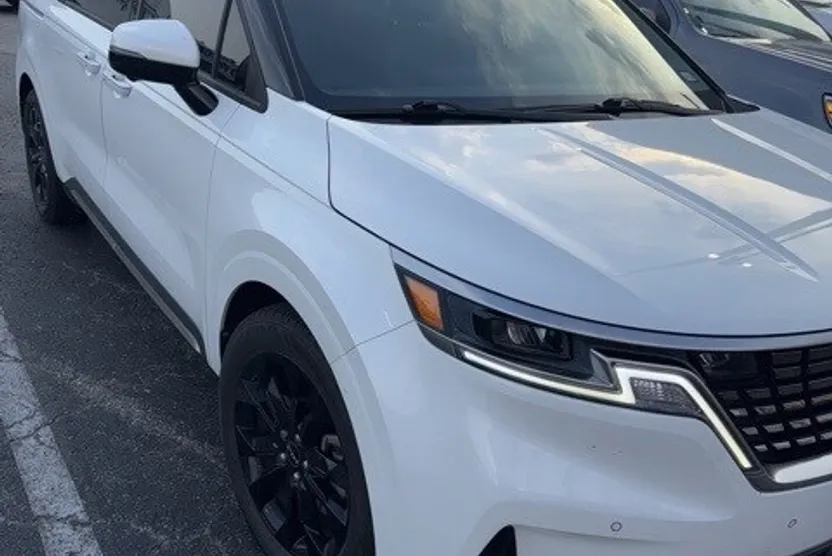 2023 Kia Carnival SX Prestige photo 1
