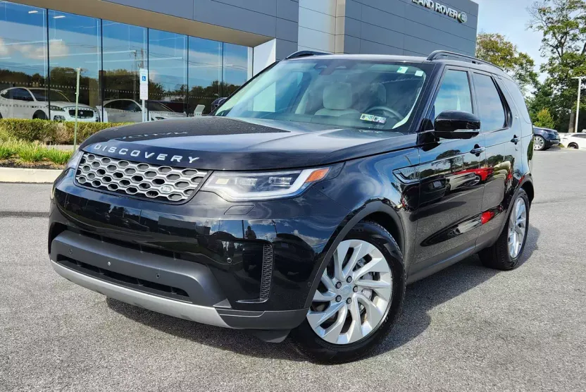 2024 Land Rover Discovery P300 S photo 1