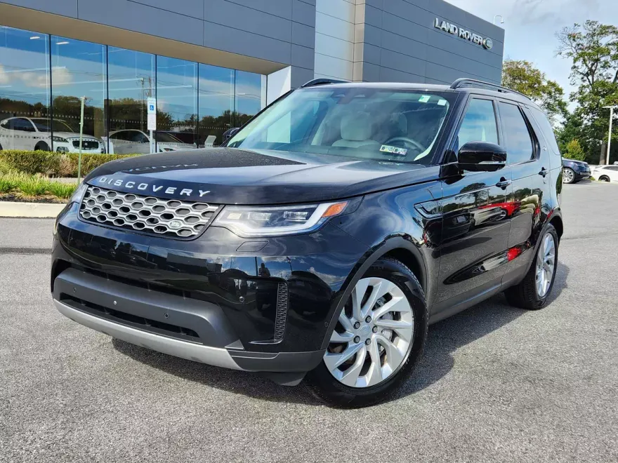 2024 Land Rover Discovery P300 S photo 1