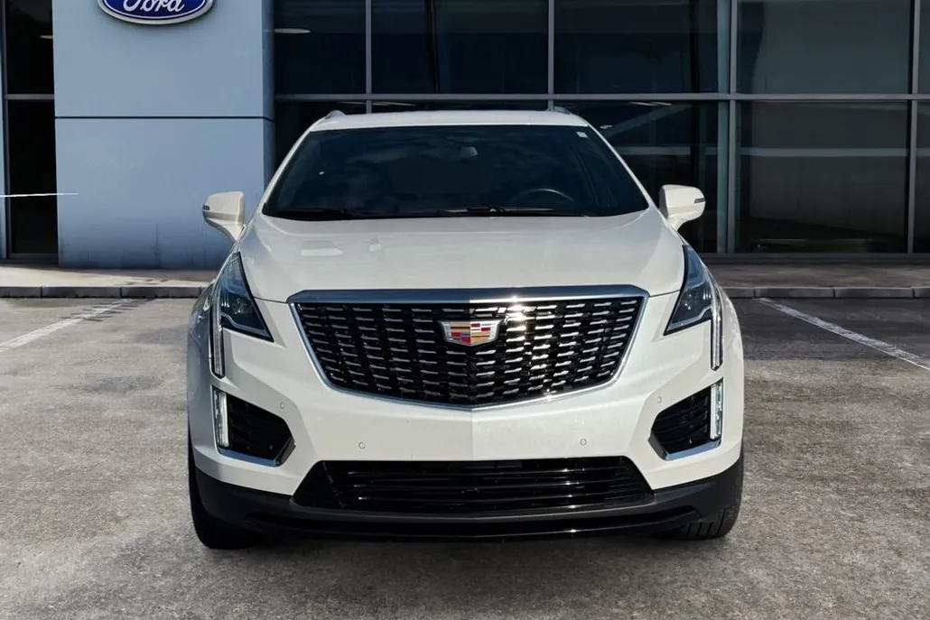2023 Cadillac XT5 Luxury photo 1