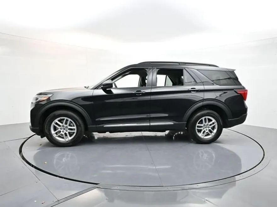 2025 Ford Explorer photo 1