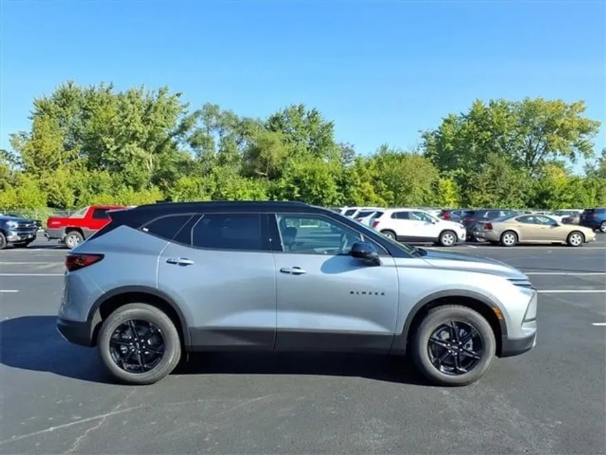 2025 Chevrolet Blazer 2LT photo 1