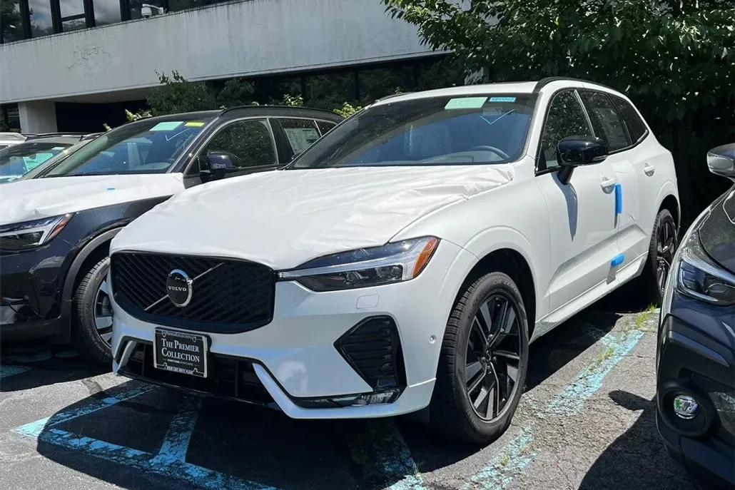 2026 Volvo XC60 B5 Plus photo 1