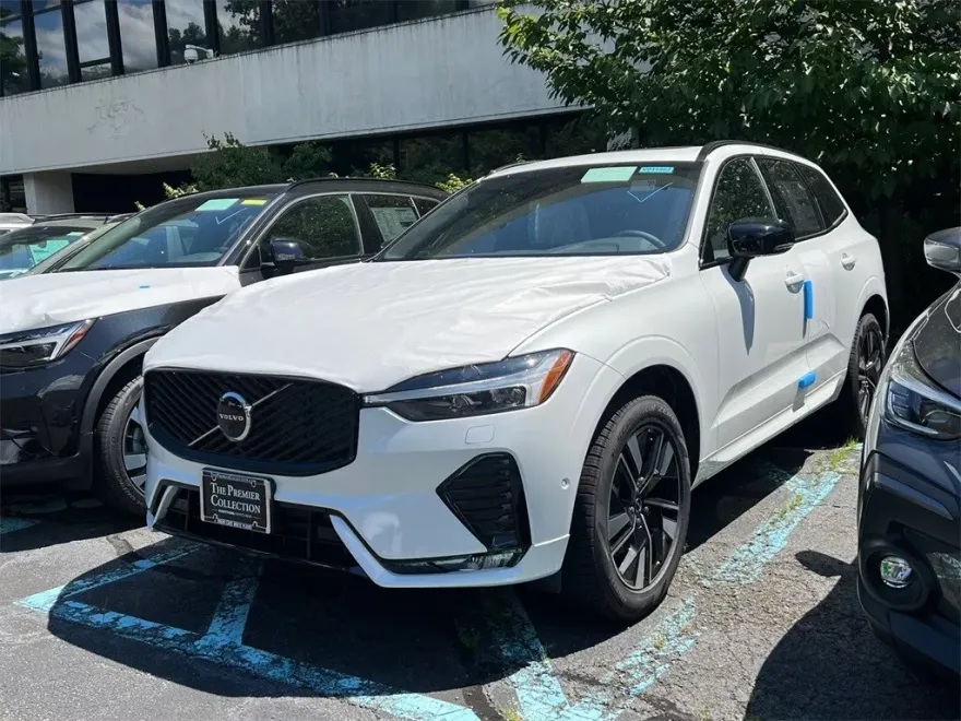 2026 Volvo XC60 B5 Plus photo 1