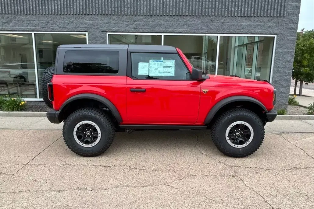 2024 Ford Bronco Badlands photo 1