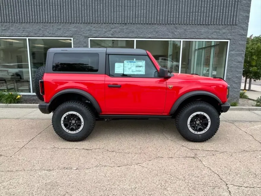 2024 Ford Bronco Badlands photo 1