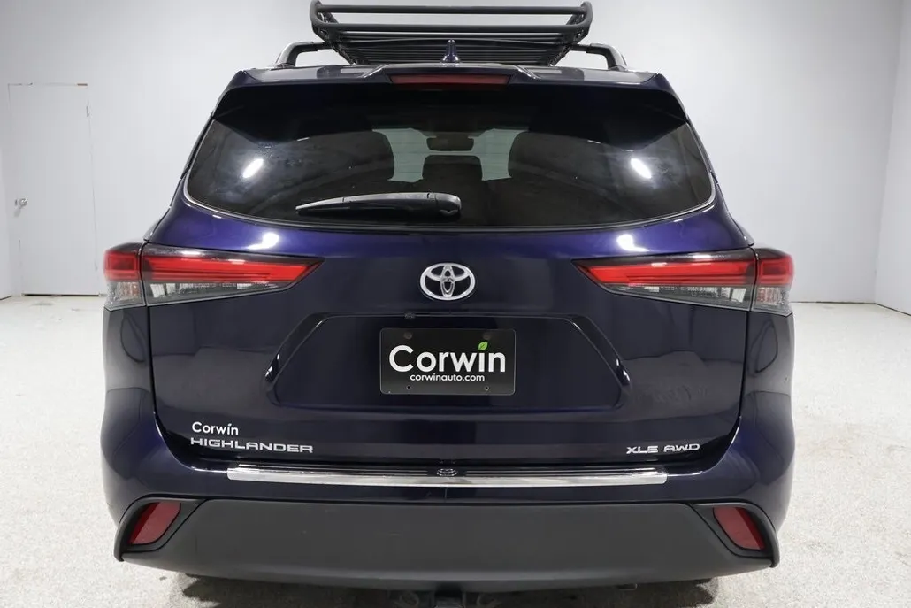 2020 Toyota Highlander XLE photo 1