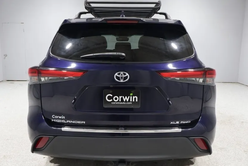 2020 Toyota Highlander XLE photo 1