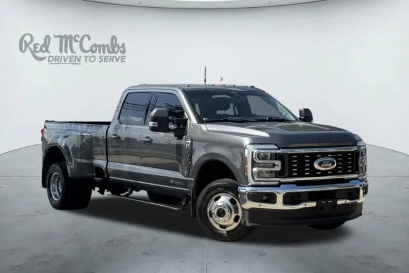 2023 Ford F-350 Lariat photo 1