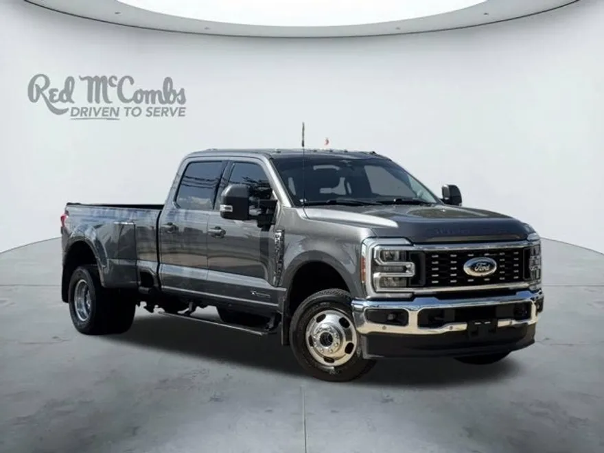 2023 Ford F-350 Lariat photo 1