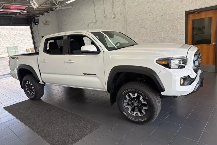 2023 Toyota Tacoma TRD Off-Road photo 1