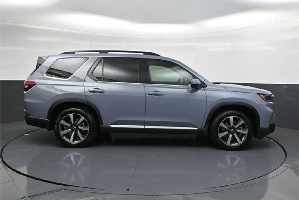 2025 Honda Pilot Touring photo 1