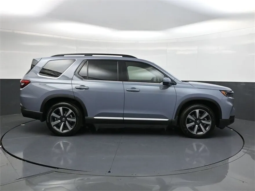 2025 Honda Pilot Touring photo 1