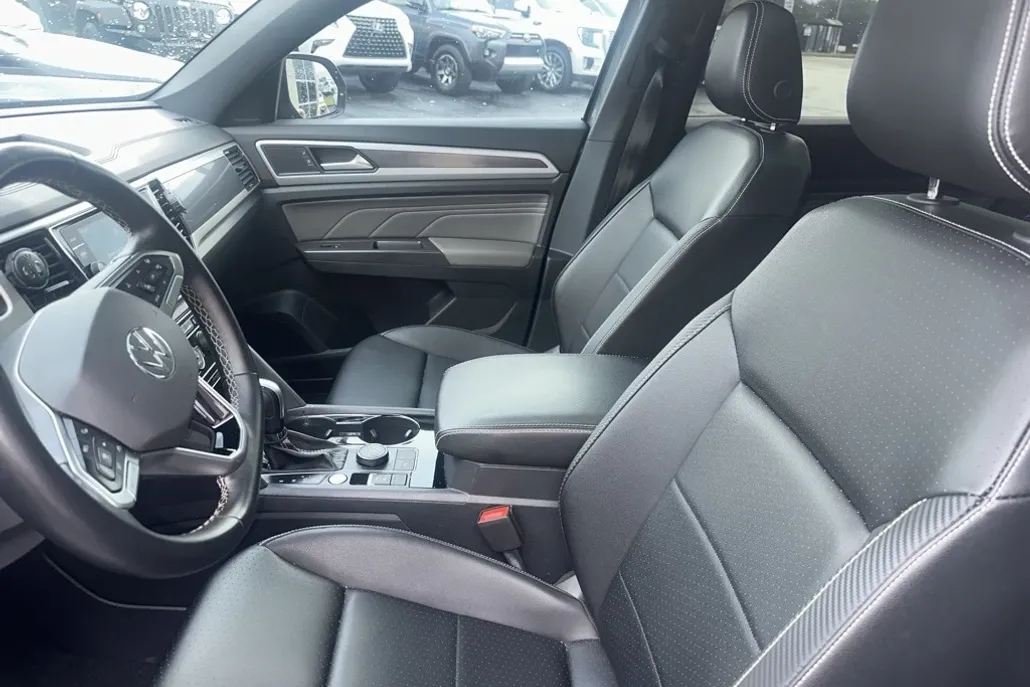 2023 Volkswagen Atlas Cross Sport V6 SEL photo 1