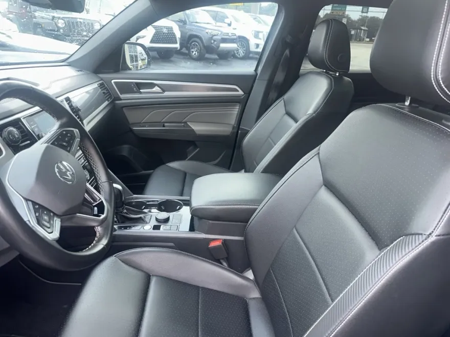 2023 Volkswagen Atlas Cross Sport V6 SEL photo 1