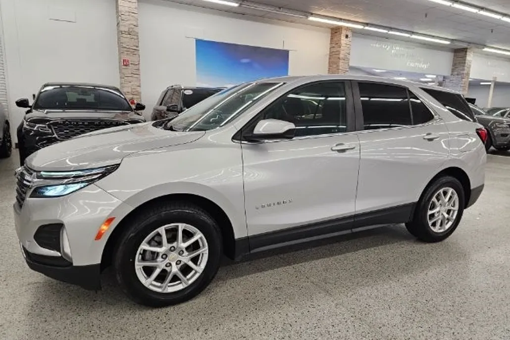 2022 Chevrolet Equinox LT photo 1