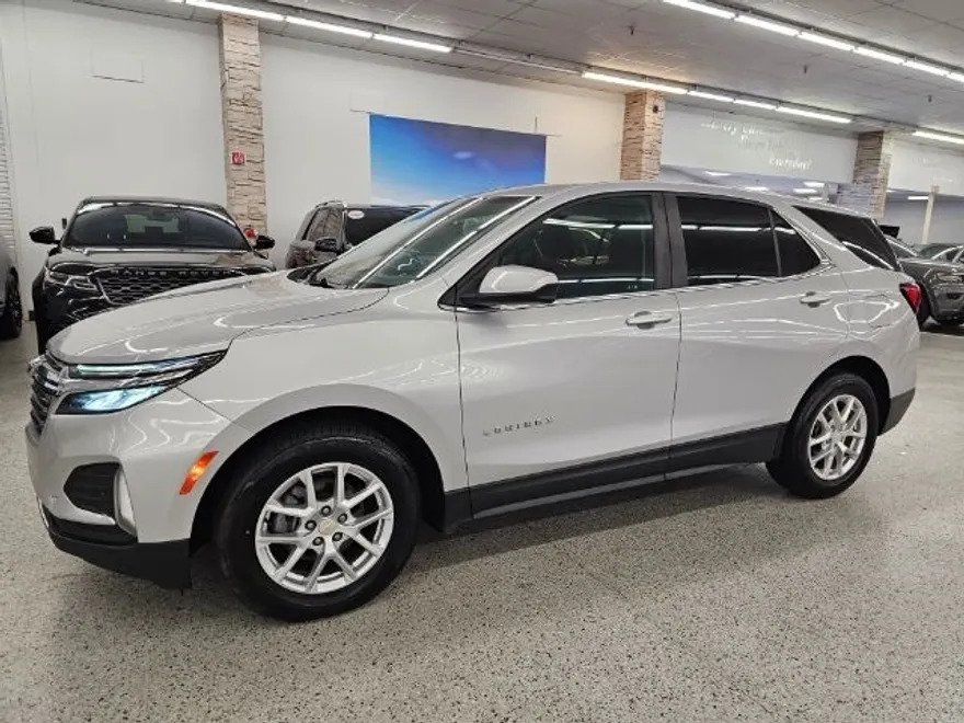 2022 Chevrolet Equinox LT photo 1