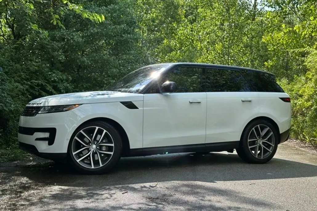 2023 Land Rover Range Rover Sport SE photo 1