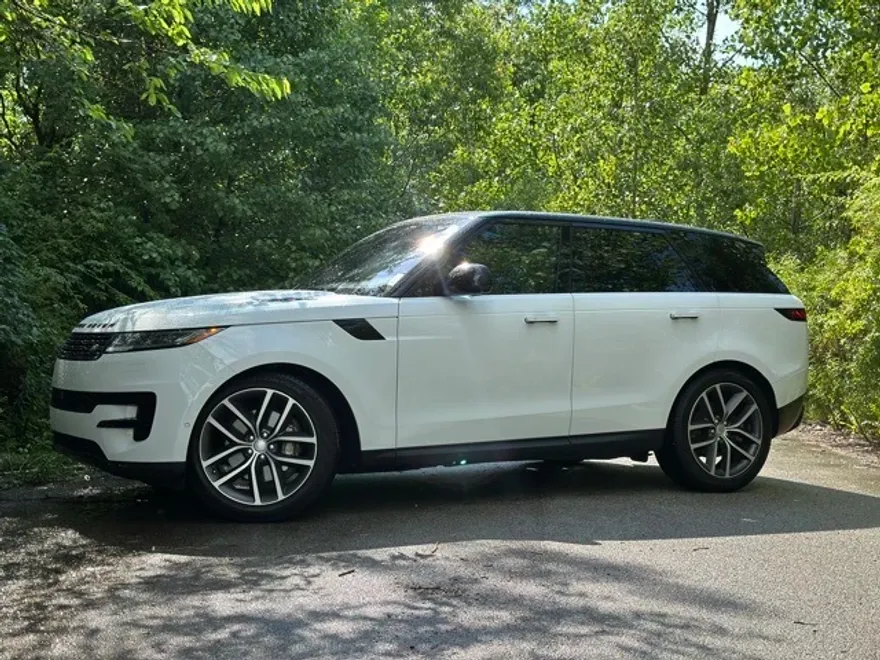 2023 Land Rover Range Rover Sport SE photo 1