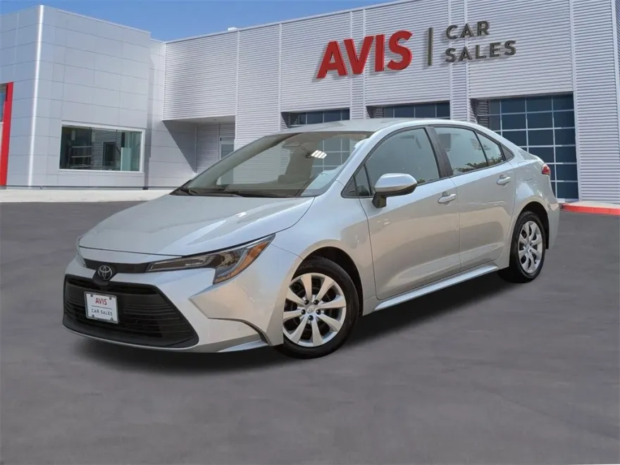 2024 Toyota Corolla LE photo 1