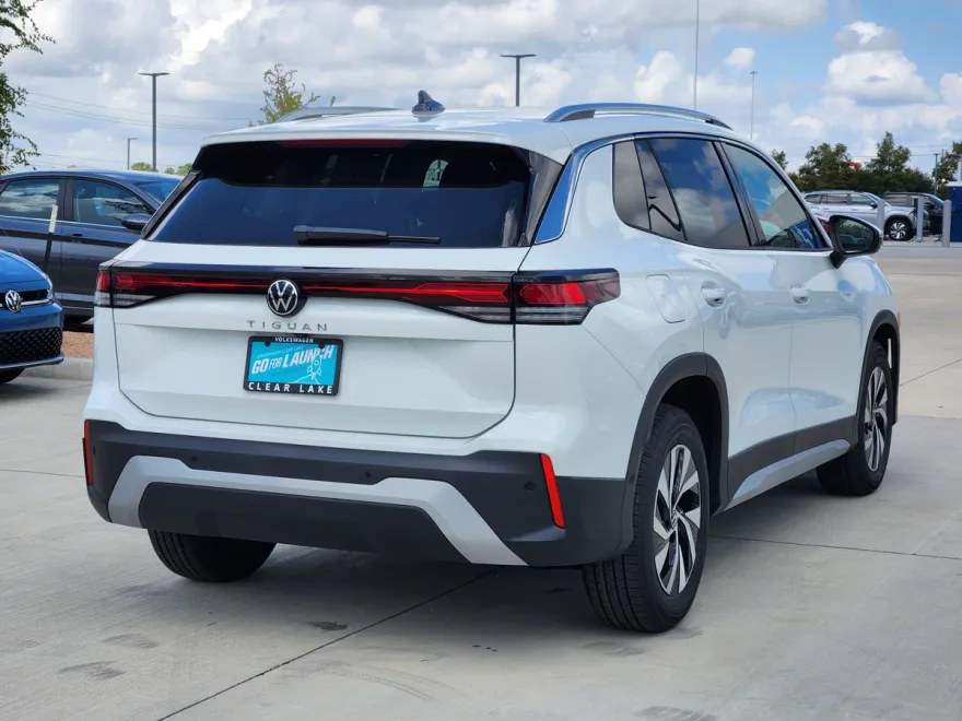 2025 Volkswagen Tiguan S photo 1