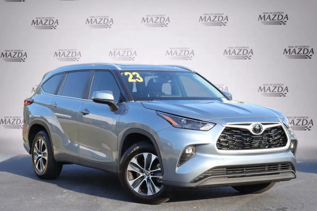 2023 Toyota Highlander XLE photo 1