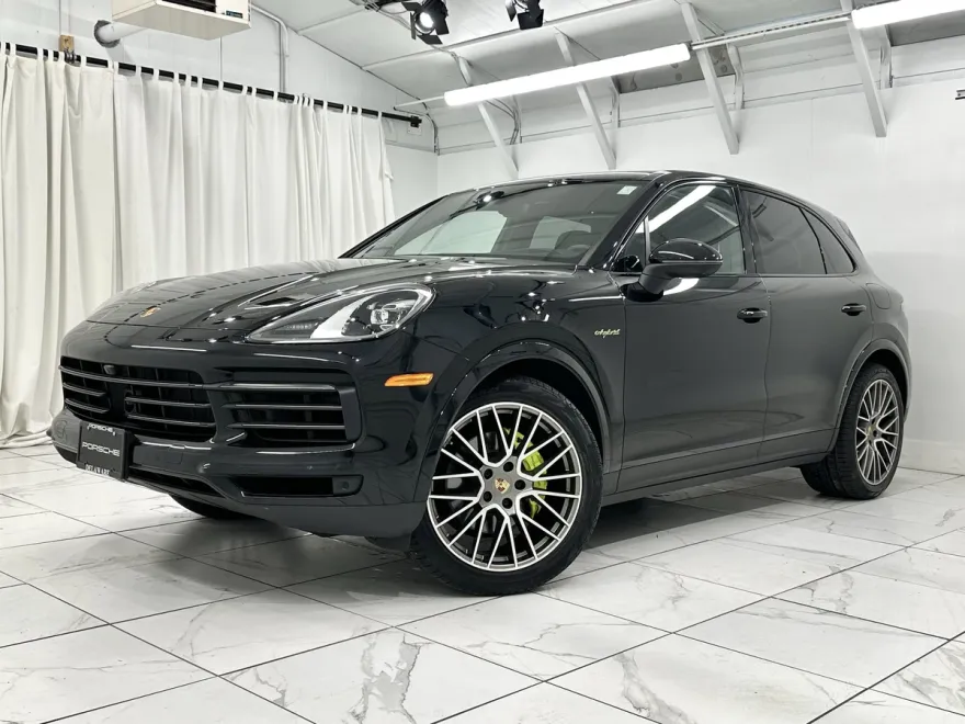 2023 Porsche Cayenne Platinum Edition E-Hybrid photo 1