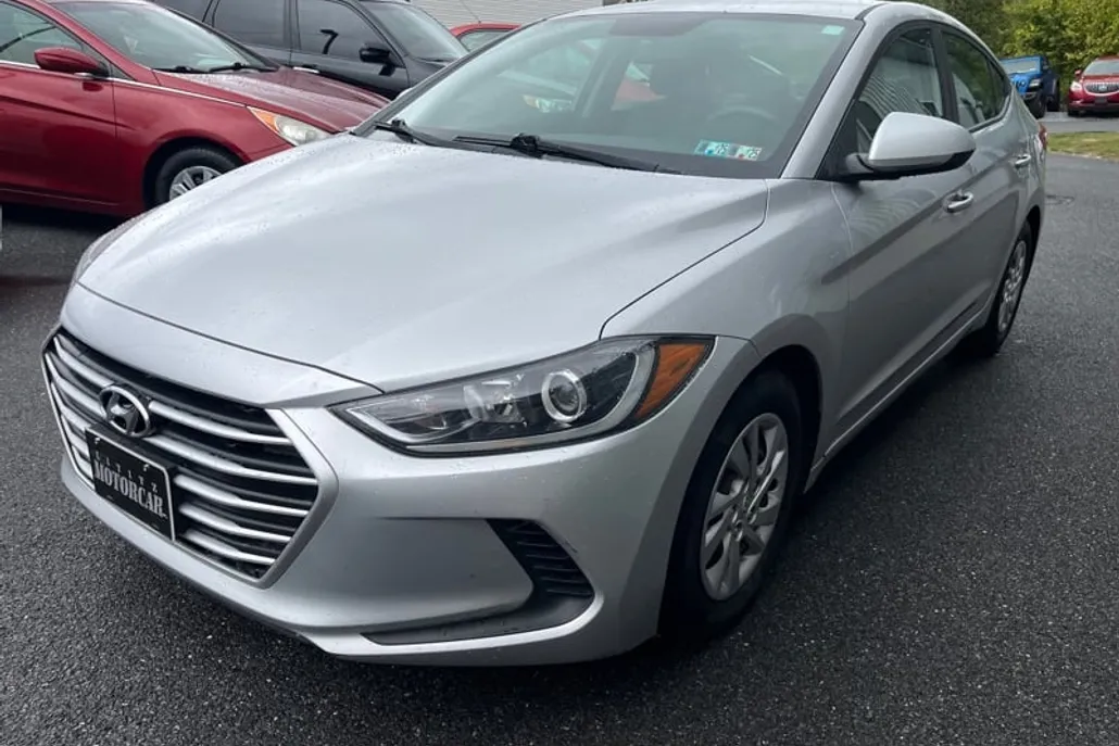 2017 Hyundai Elantra SE photo 1