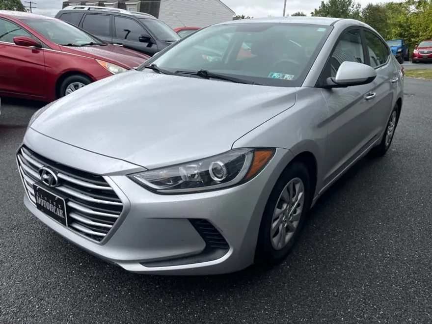 2017 Hyundai Elantra SE photo 1