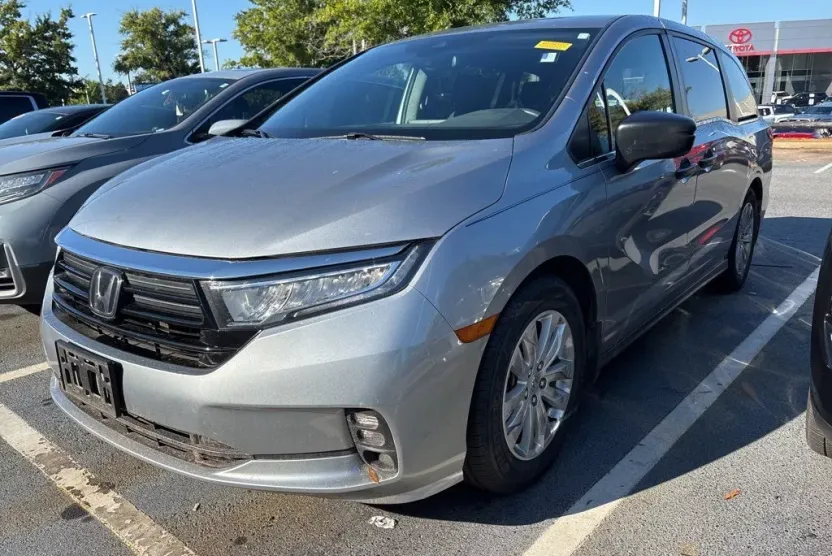 2021 Honda Odyssey LX photo 1