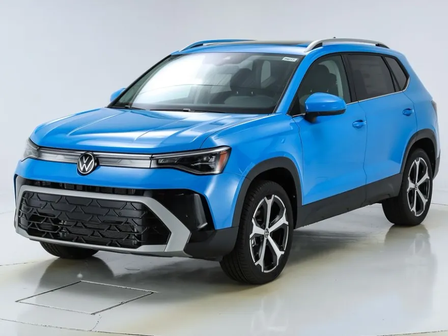 2025 Volkswagen Taos SEL photo 1