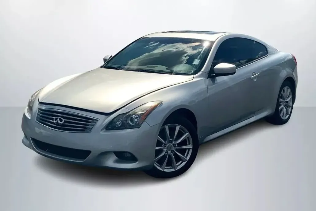 2012 Infiniti Q50 photo 1