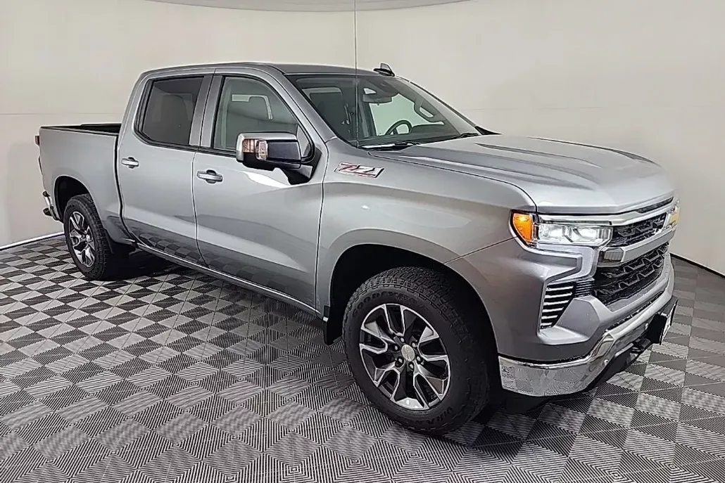 2026 Chevrolet Silverado 1500 LT photo 1