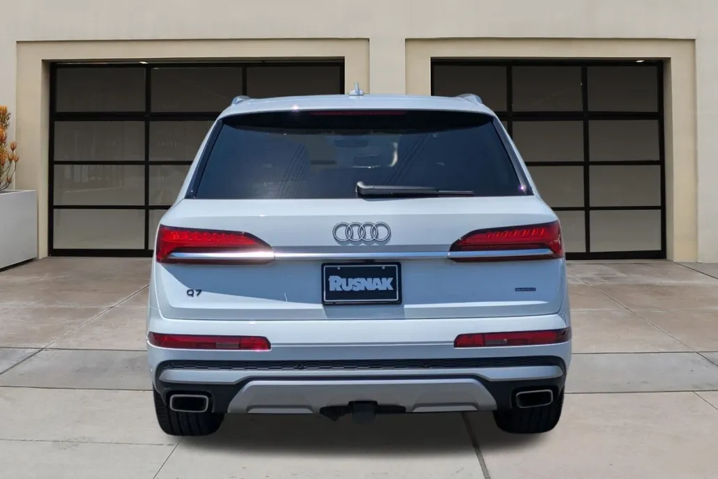 2025 Audi Q7 55 Premium Plus photo 1