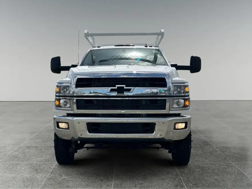 2024 Chevrolet Silverado 4500HD LT photo 1