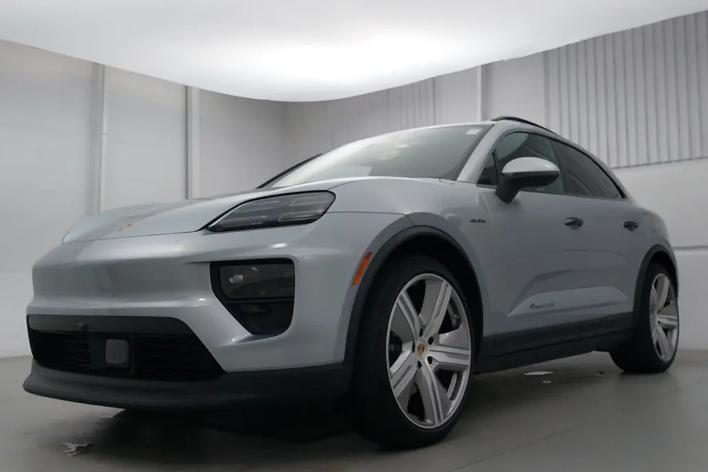2025 Porsche Macan Electric photo 1